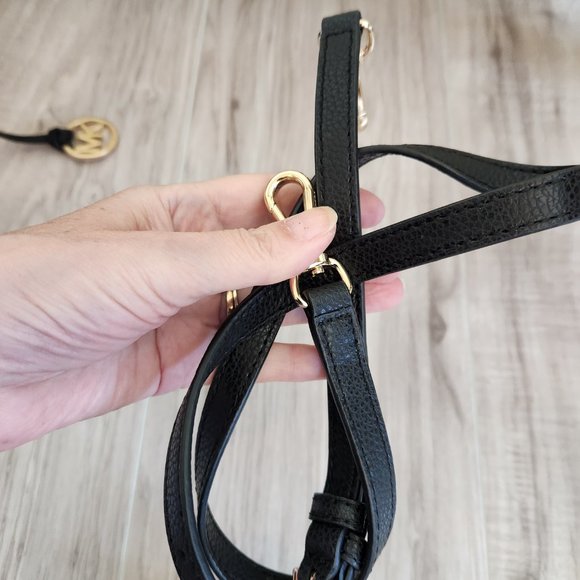 Like New Michael Kors Leather 2 way Shoulder Bag - Picture 10 of 13